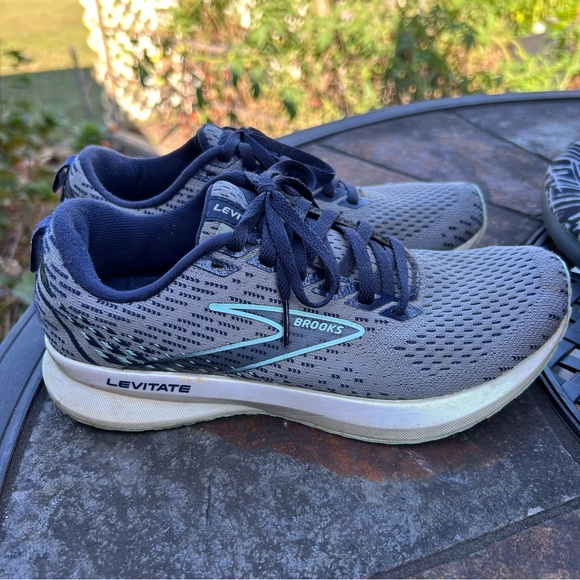 Women’s Brooks Levitate Blue and Gray Running Shoes - Picture 4 of 9